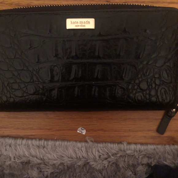 Like new Kate Spade handbag with matching wallet - Picture 12 of 13